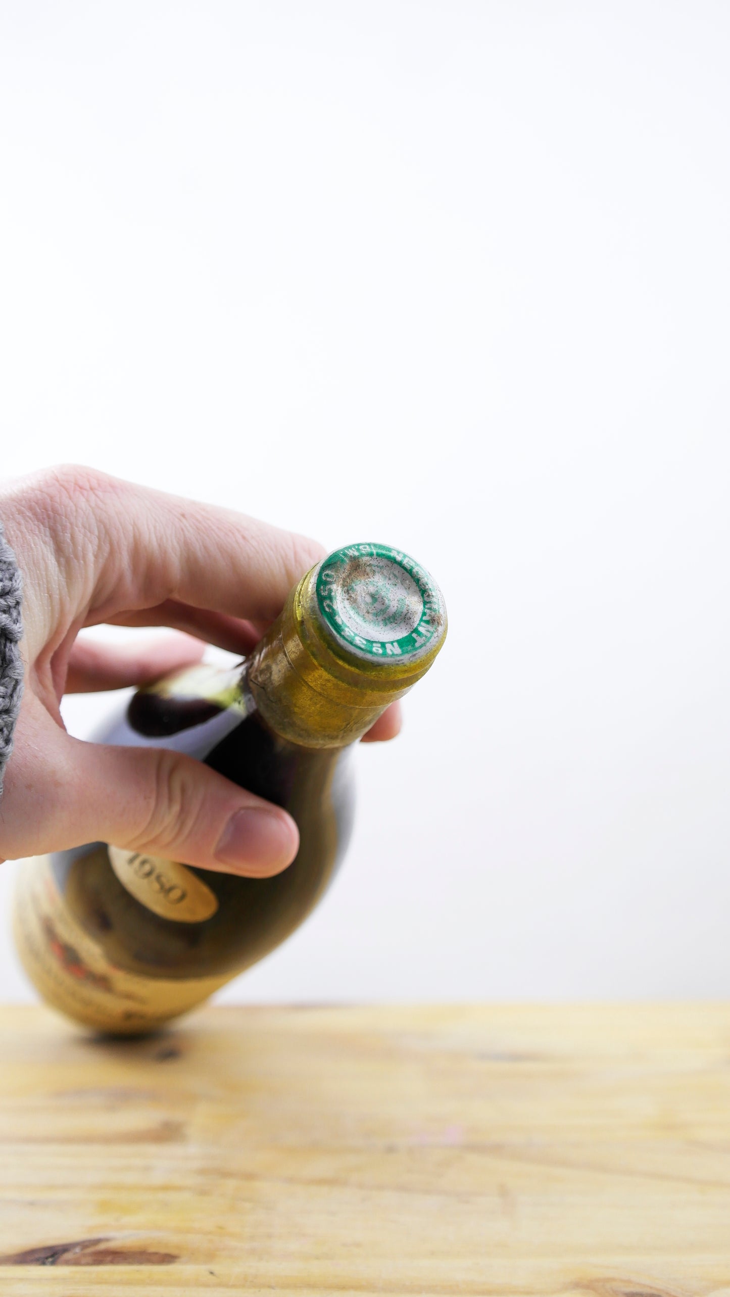 Vin Année 1980 Châteauneuf du Pape Dougnac HE